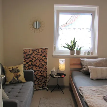 #2 Ruhiges Gemütliches Gästezimmer Mit 2 Einzelbetten Gemeinschaftsbad W-lan Airport Nah Late Night Check In Haus Nr 9,5 * Trunkelsberg