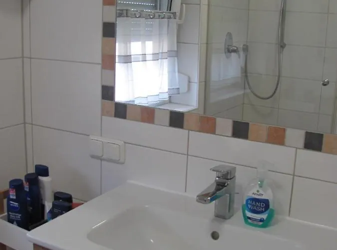 #2 Ruhiges Gemuetliches Gaestezimmer Mit 2 Einzelbetten Gemeinschaftsbad W-lan Airport Nah Late Night Check In Haus Nr 9,5 * Trunkelsberg