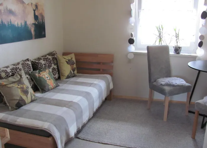 #2 Ruhiges Gemuetliches Gaestezimmer Mit 2 Einzelbetten Gemeinschaftsbad W-lan Airport Nah Late Night Check In Haus Nr 9,5 Δωμάτια σε οικογενειακή κατοικία Trunkelsberg
