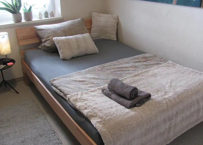 #2 Ruhiges Gemuetliches Gaestezimmer Mit 2 Einzelbetten Gemeinschaftsbad W-lan Airport Nah Late Night Check In Haus Nr 9,5