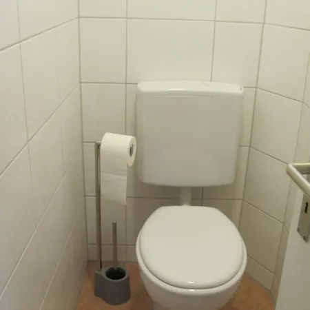Accommodatie bij particulieren #2 Komfortables Grosszuegiges Gaestezimmer Mit Gemeinschaftsbad W-lan Airport Nah Late Night Check In Haus Nr 9,5