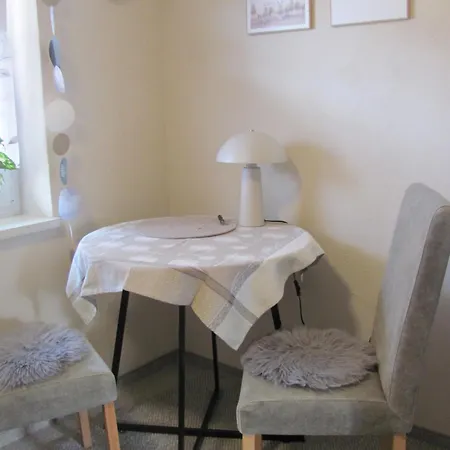 Rum i privatbostad #2 Komfortables Grosszuegiges Gaestezimmer Mit Gemeinschaftsbad W-lan Airport Nah Late Night Check In Haus Nr 9,5 *
